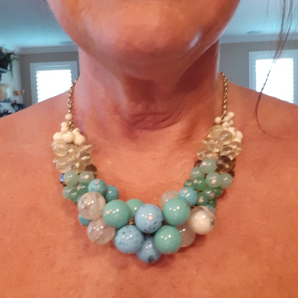 Such a fun necklace 16-19". - Picture 1 of 2